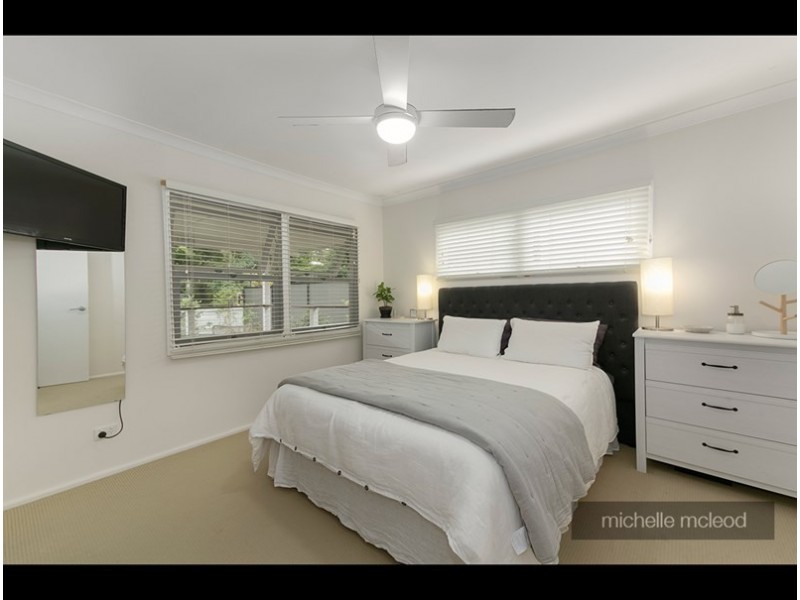 24 Noreen Street, Chapel Hill QLD 4069