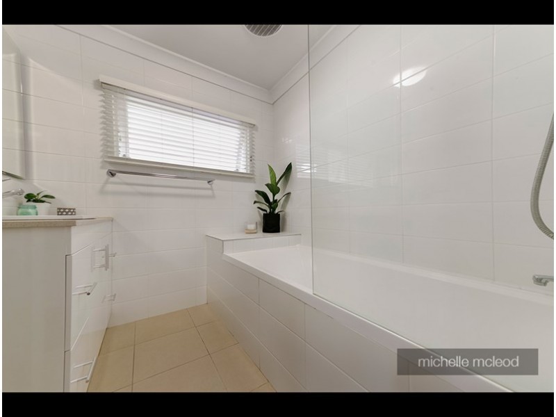 24 Noreen Street, Chapel Hill QLD 4069