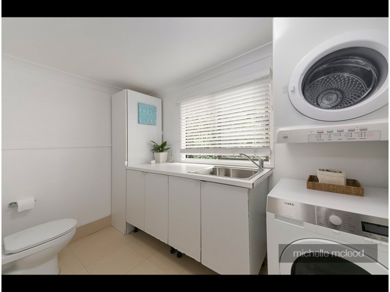 24 Noreen Street, Chapel Hill QLD 4069