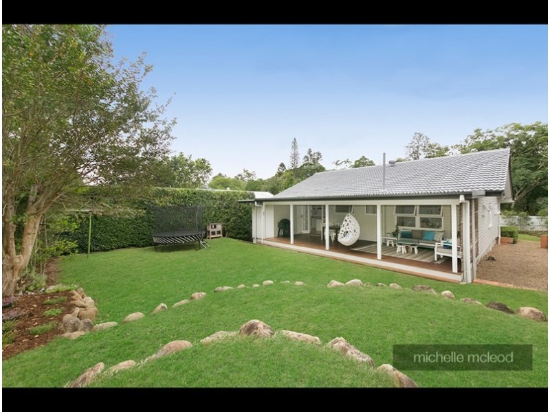 24 Noreen Street, Chapel Hill QLD 4069