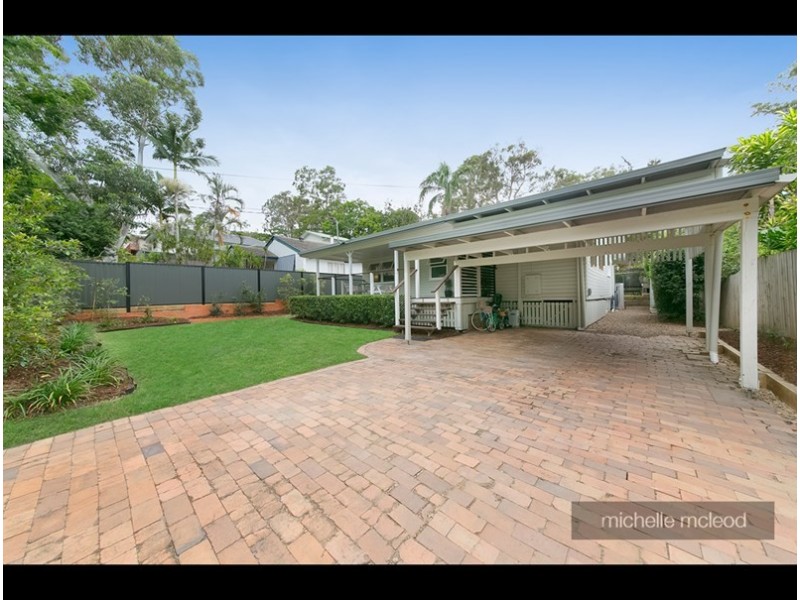 24 Noreen Street, Chapel Hill QLD 4069