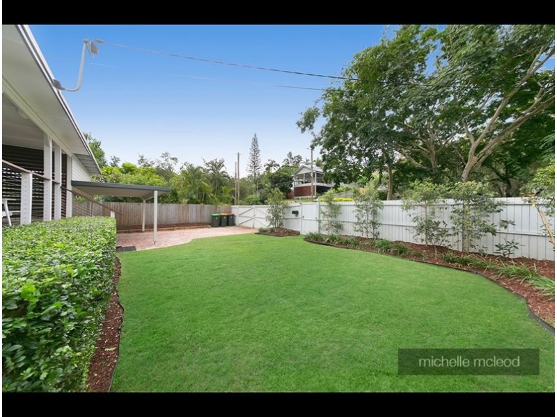 24 Noreen Street, Chapel Hill QLD 4069