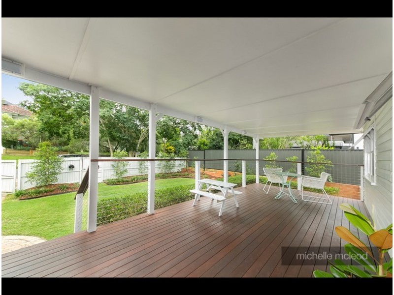 24 Noreen Street, Chapel Hill QLD 4069