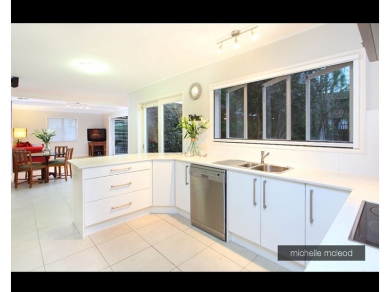 275 Chapel Hill Road, Chapel Hill QLD 4069