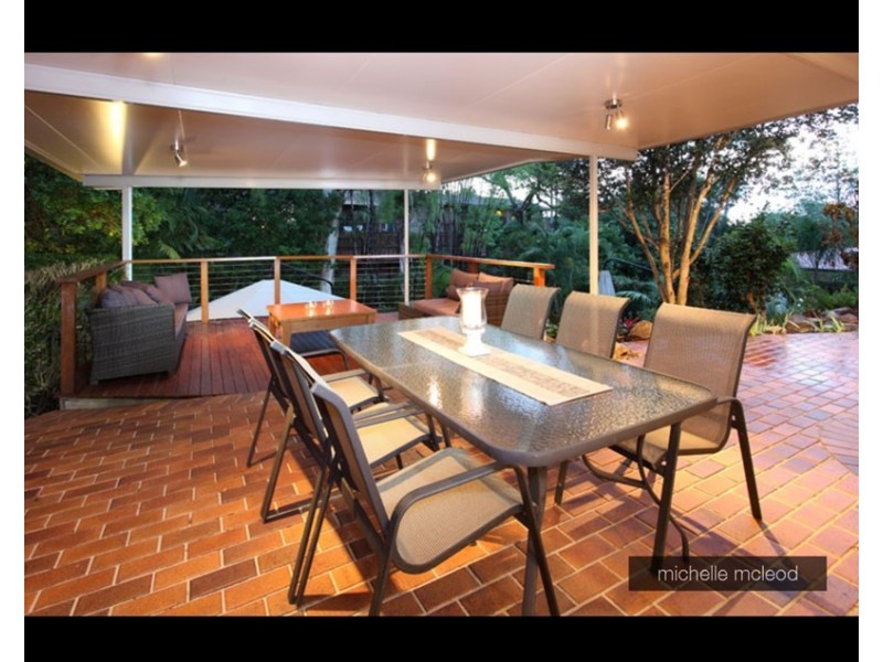 275 Chapel Hill Road, Chapel Hill QLD 4069