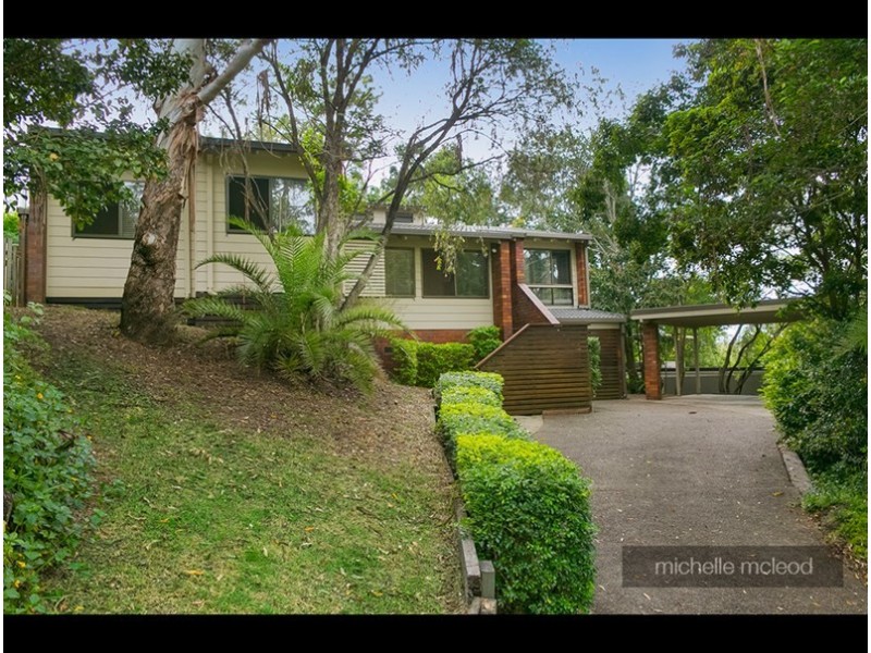 27 Burrumbuck Street, Chapel Hill QLD 4069