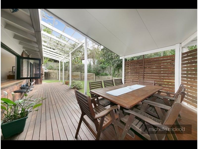 27 Burrumbuck Street, Chapel Hill QLD 4069