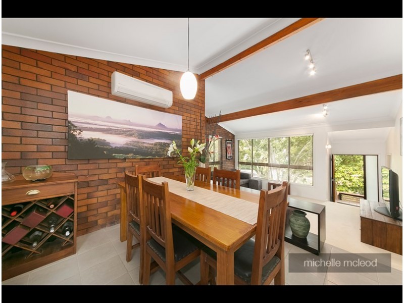 27 Burrumbuck Street, Chapel Hill QLD 4069