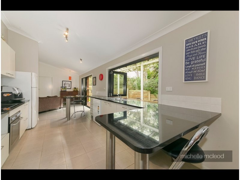 27 Burrumbuck Street, Chapel Hill QLD 4069