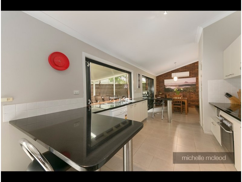 27 Burrumbuck Street, Chapel Hill QLD 4069