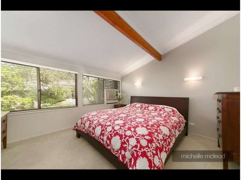 27 Burrumbuck Street, Chapel Hill QLD 4069