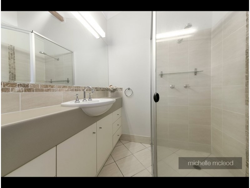 27 Burrumbuck Street, Chapel Hill QLD 4069