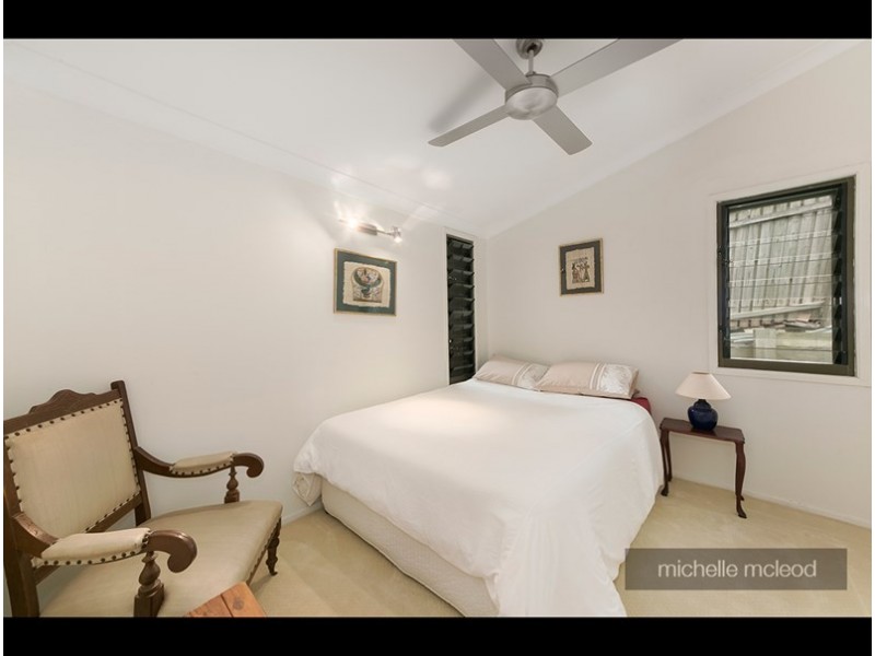 27 Burrumbuck Street, Chapel Hill QLD 4069