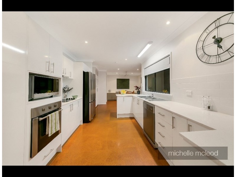 72 Sugars Road, Bellbowrie QLD 4070