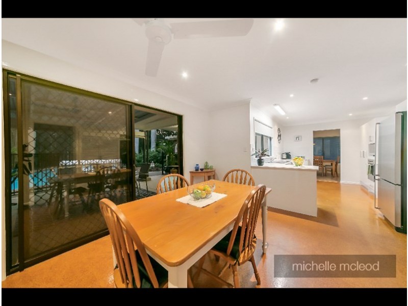 72 Sugars Road, Bellbowrie QLD 4070