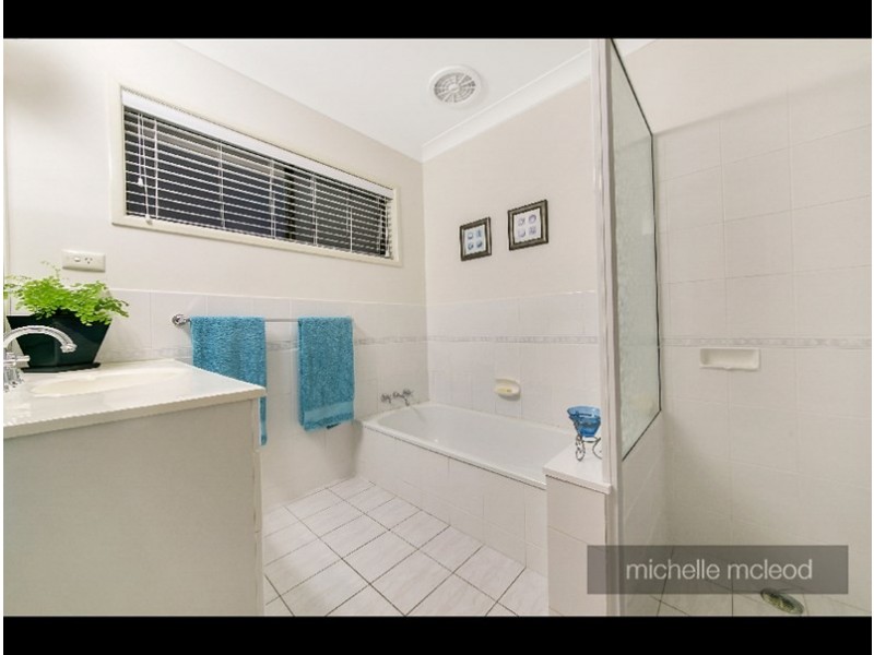 72 Sugars Road, Bellbowrie QLD 4070
