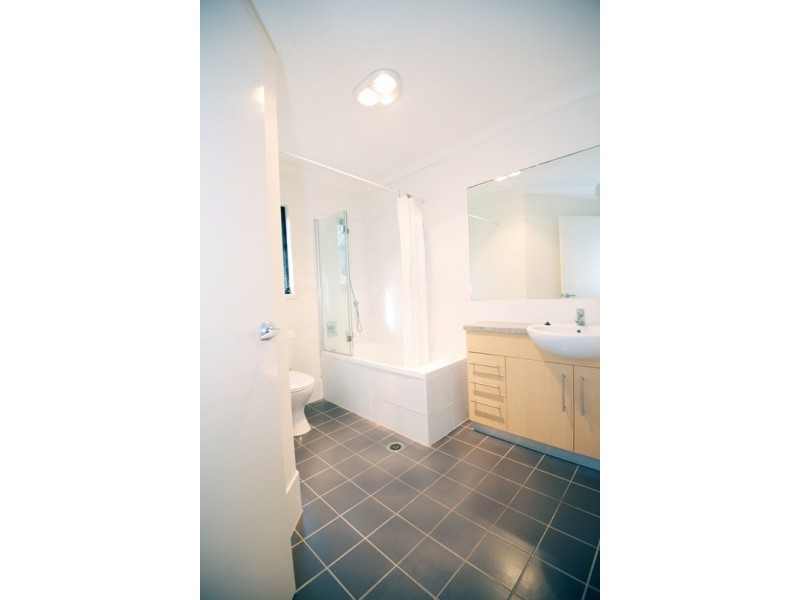 2/8 Campus Street, Indooroopilly QLD 4068