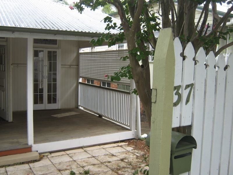 37 Fewings Street, Toowong QLD 4066
