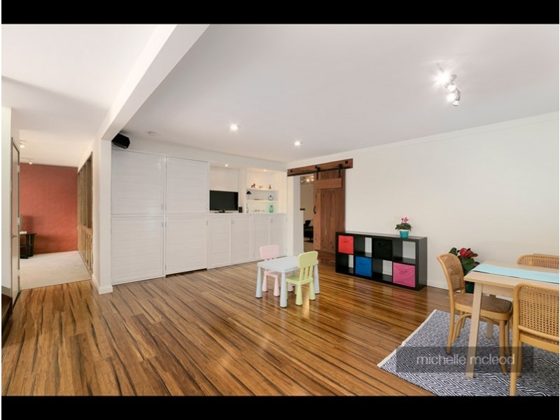 24 Rowena Street, Kenmore QLD 4069