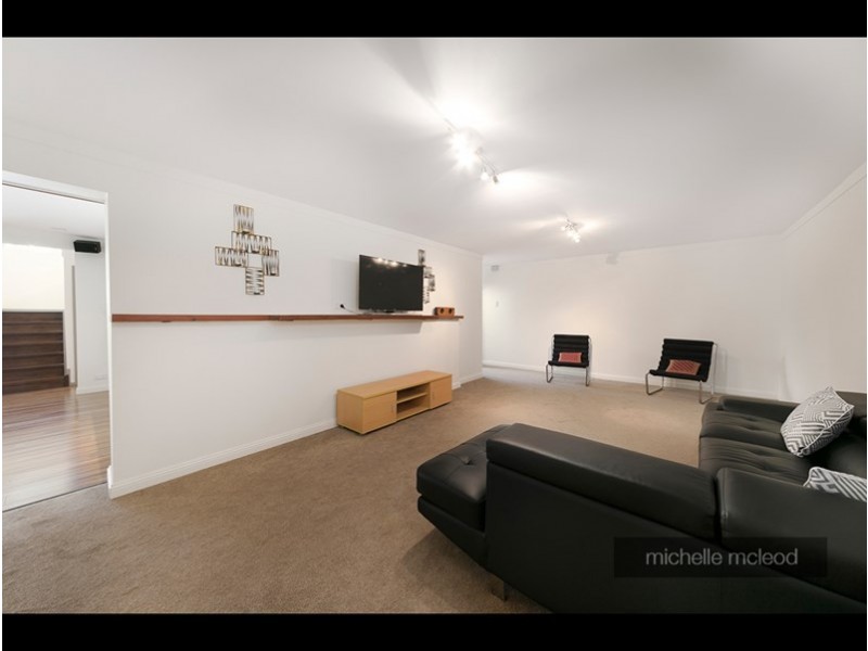 24 Rowena Street, Kenmore QLD 4069