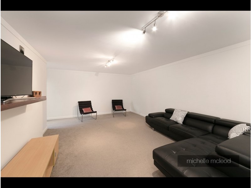 24 Rowena Street, Kenmore QLD 4069