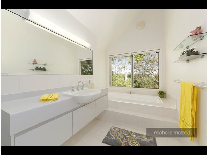 24 Rowena Street, Kenmore QLD 4069