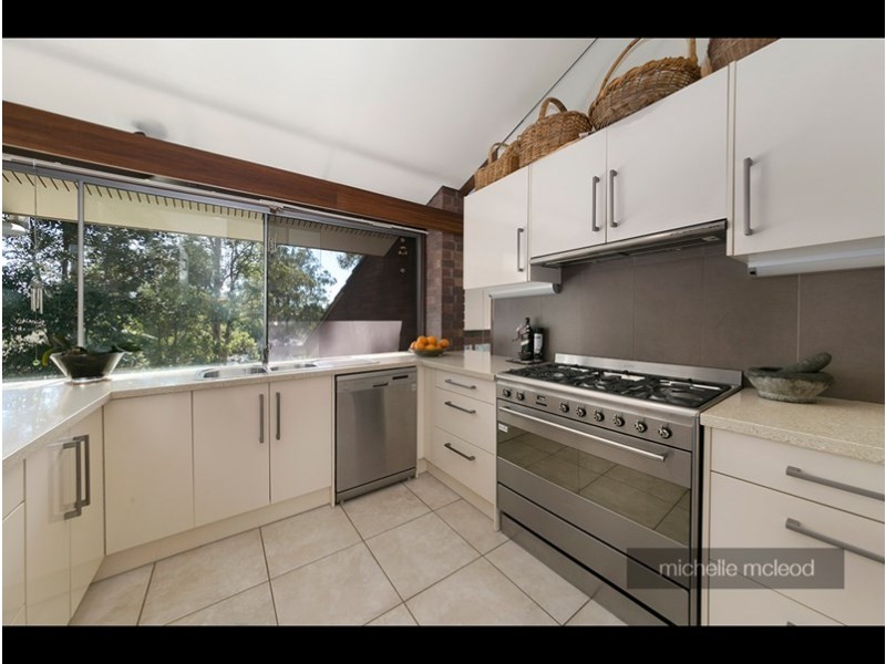 102 Kersley Road, Kenmore QLD 4069