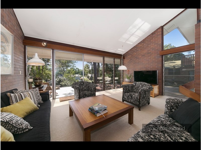 102 Kersley Road, Kenmore QLD 4069