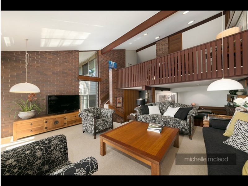 102 Kersley Road, Kenmore QLD 4069