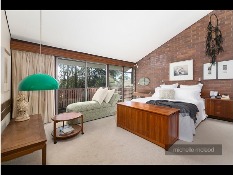 102 Kersley Road, Kenmore QLD 4069