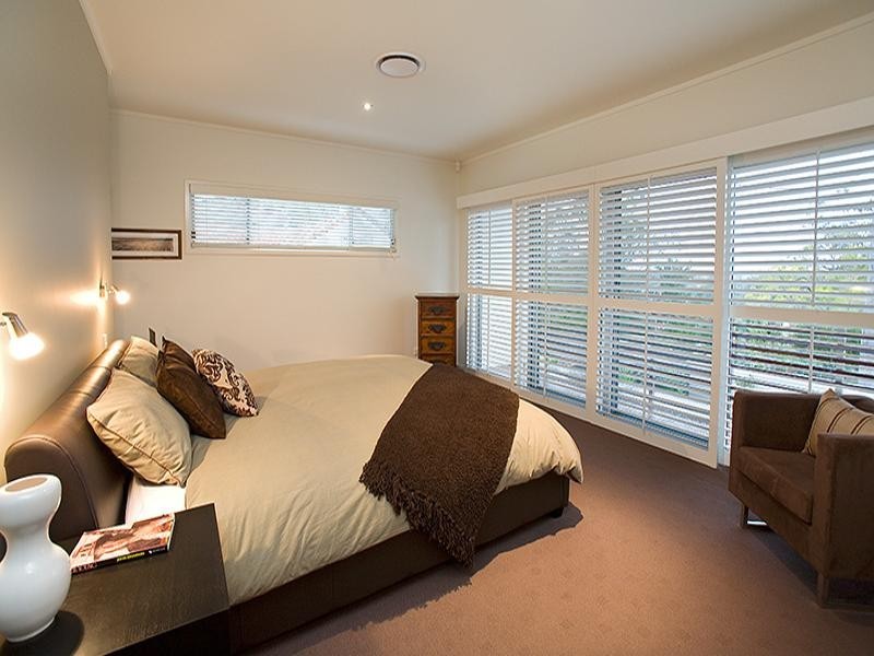 112 Hawken Drive, St Lucia QLD 4067