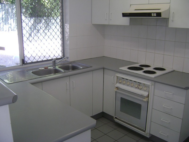 2/51 Nelson Parade, Indooroopilly QLD 4068