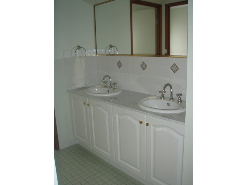 6 Greenrigg Court, Indooroopilly QLD 4068