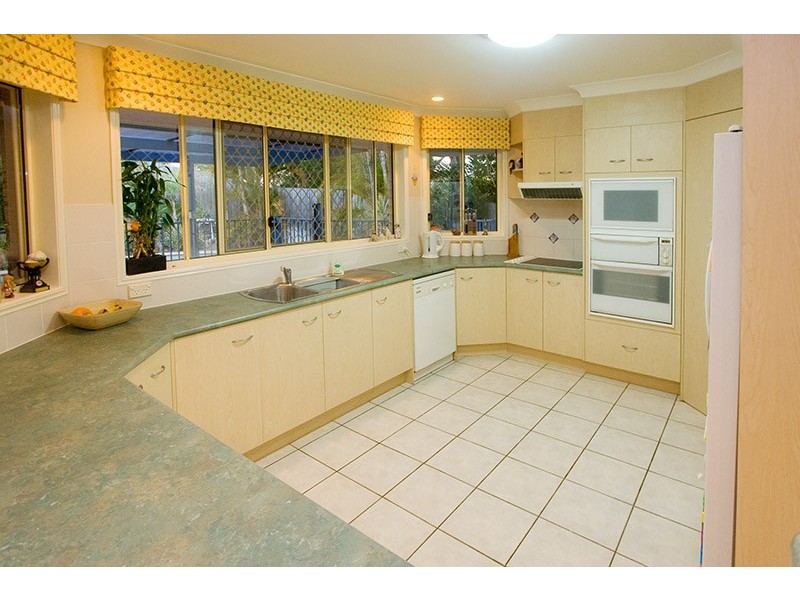 62 Drysdale Crescent, Brookfield QLD 4069