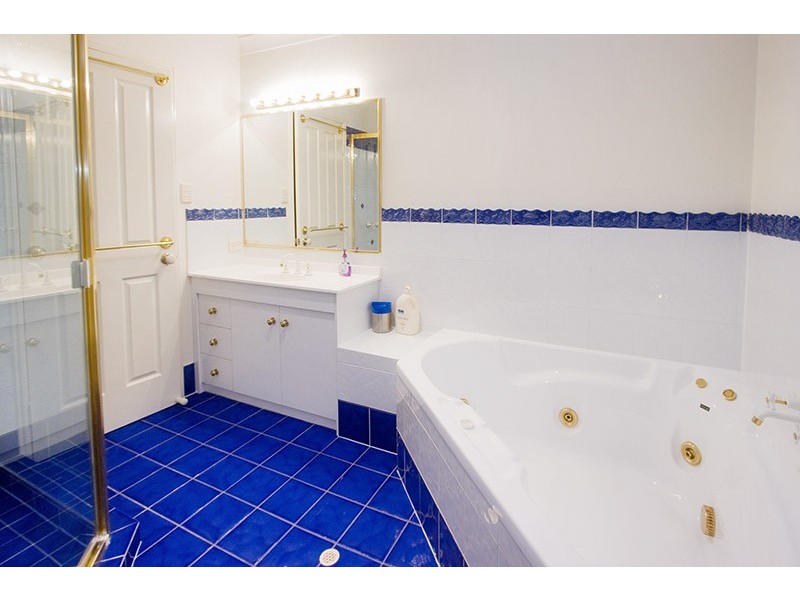 62 Drysdale Crescent, Brookfield QLD 4069