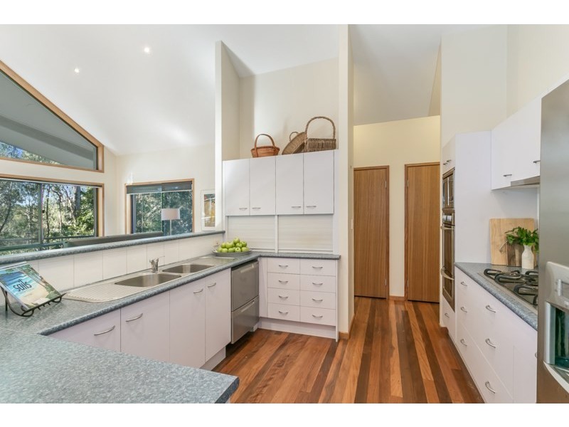 55 Logan Place, Pullenvale QLD 4069