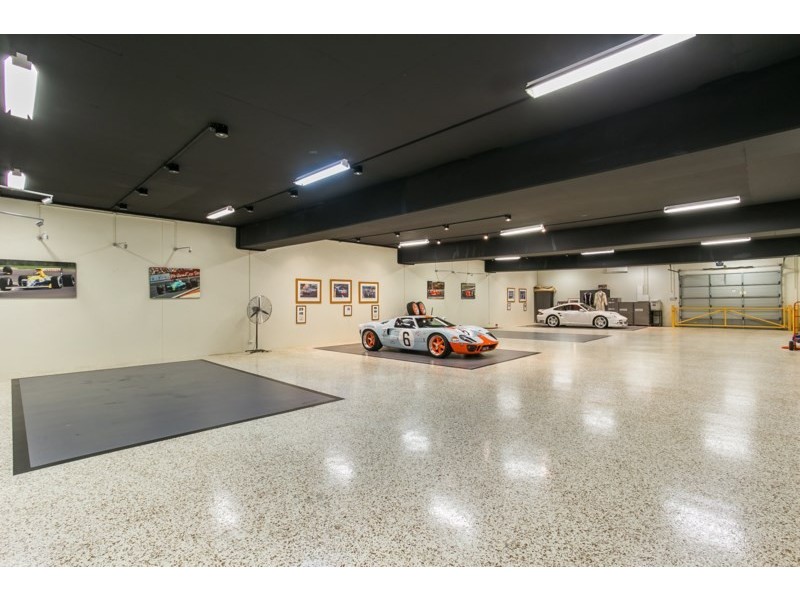 18 Royston Street, Brookfield QLD 4069