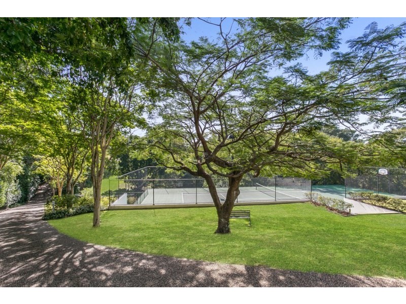 18 Royston Street, Brookfield QLD 4069