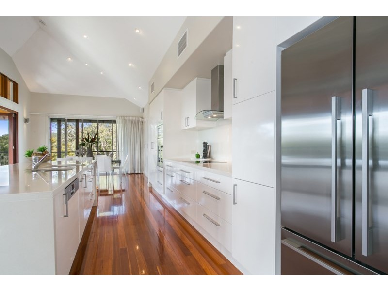 18 Royston Street, Brookfield QLD 4069