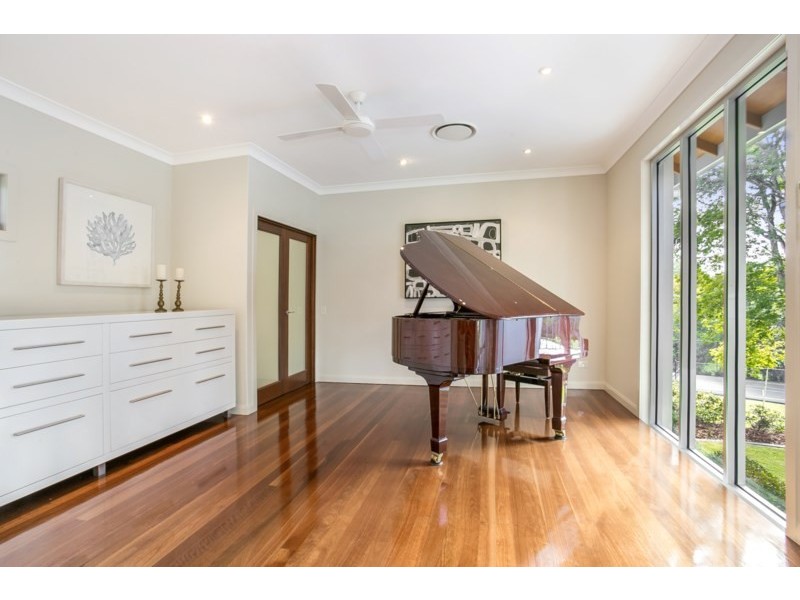 18 Royston Street, Brookfield QLD 4069