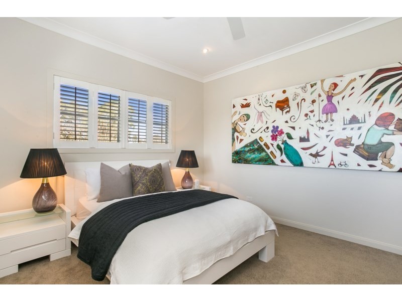 18 Royston Street, Brookfield QLD 4069