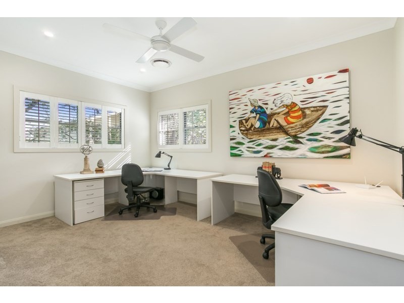 18 Royston Street, Brookfield QLD 4069