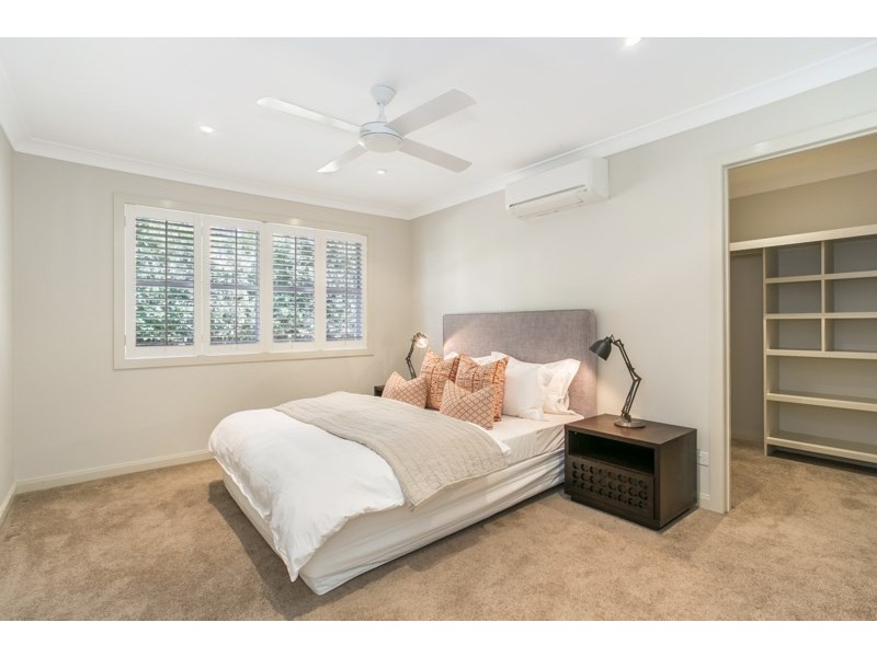 18 Royston Street, Brookfield QLD 4069