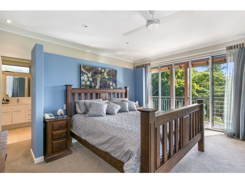 18 Royston Street, Brookfield QLD 4069