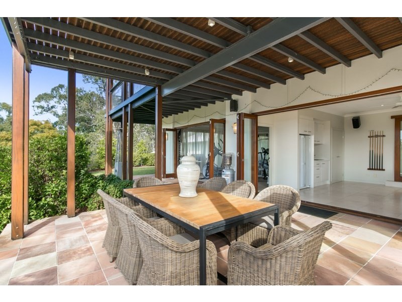 18 Royston Street, Brookfield QLD 4069