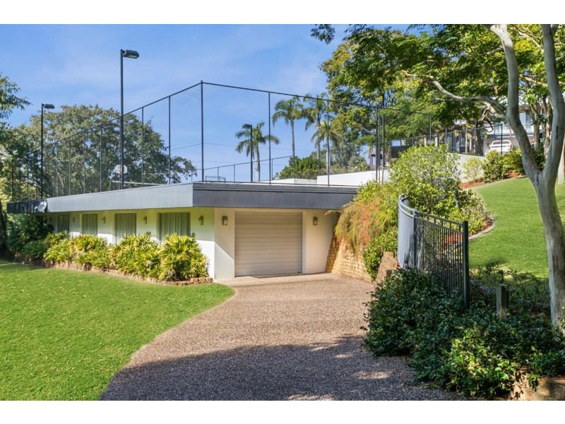 18 Royston Street, Brookfield QLD 4069