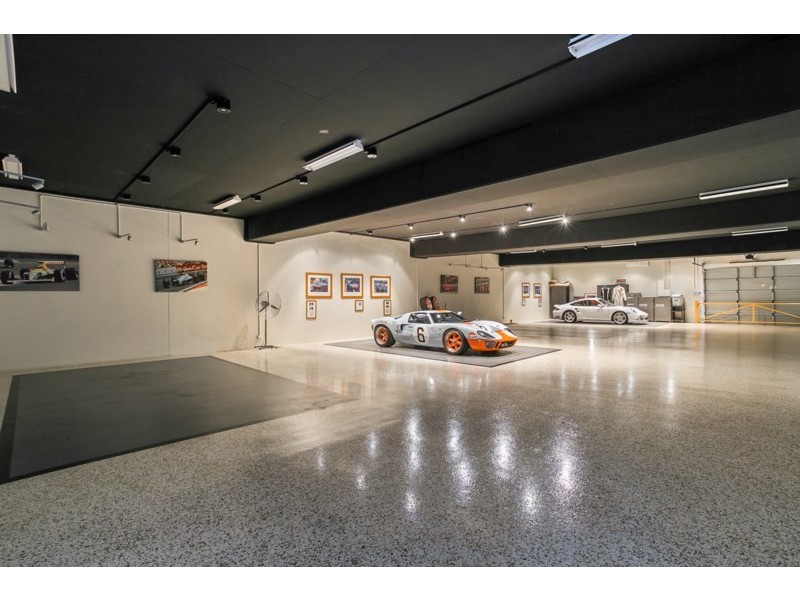 18 Royston Street, Brookfield QLD 4069