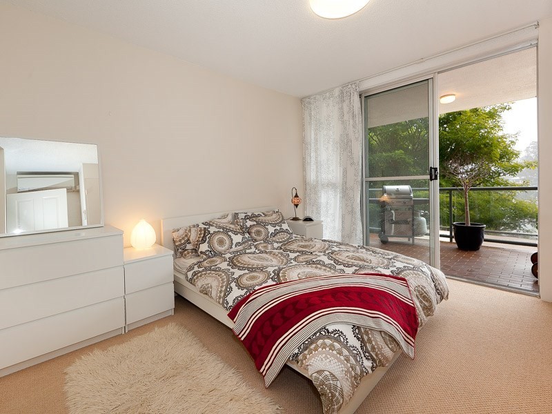 4/164 Macquarie Street, St Lucia QLD 4067