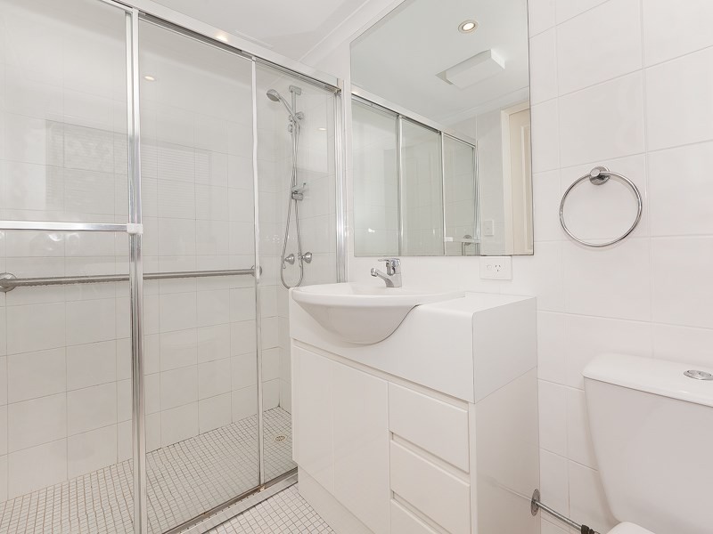 4/164 Macquarie Street, St Lucia QLD 4067