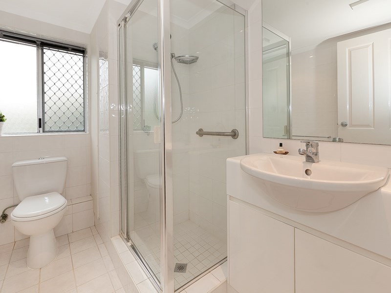 4/164 Macquarie Street, St Lucia QLD 4067